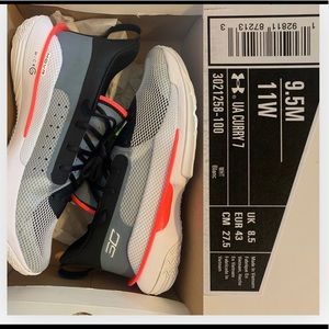 STEPHEN CURRY BASKETBALL SHOES SIZE 9.5